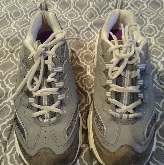 women's sketcher tennis shoes